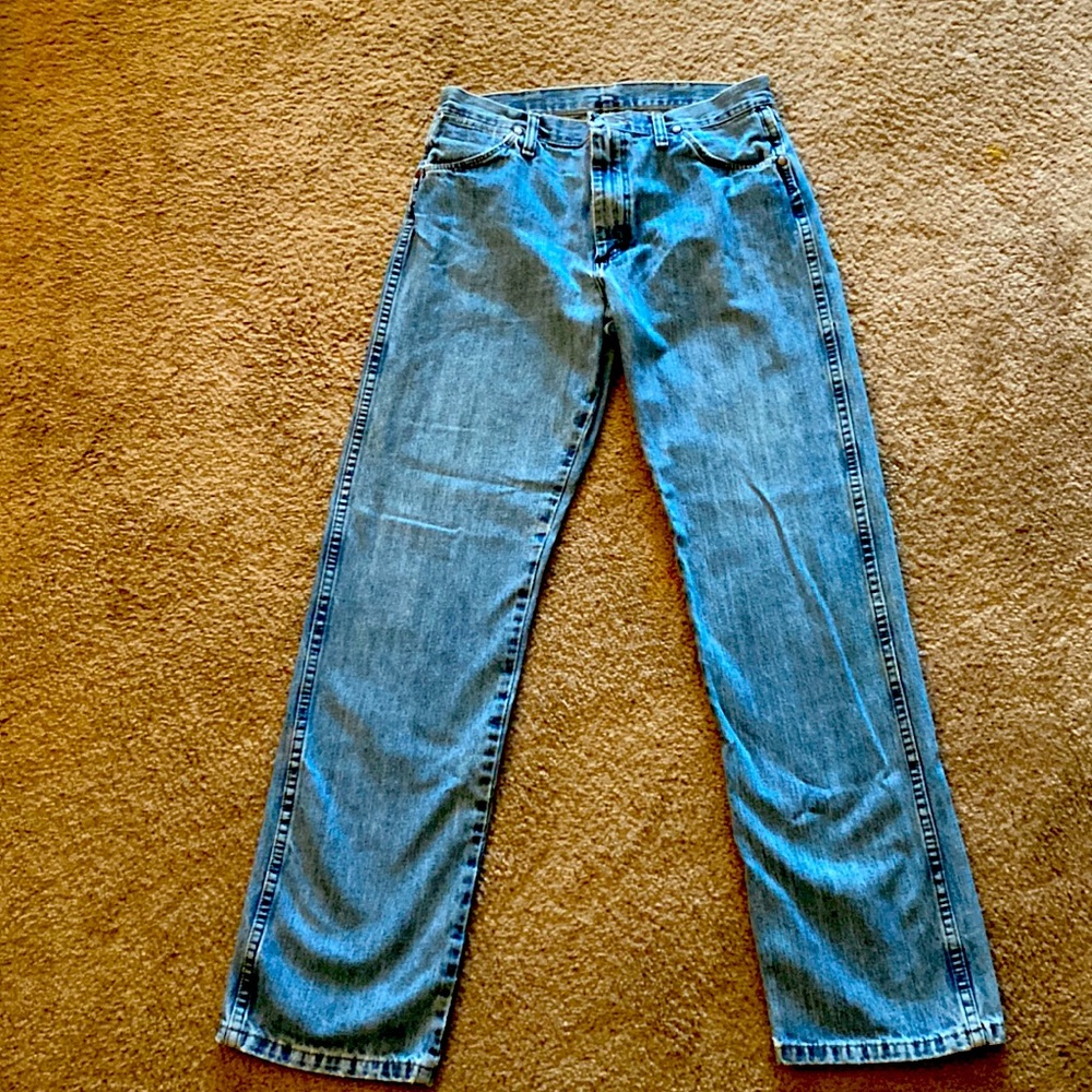 Men’s Wrangler jeans.  31x32